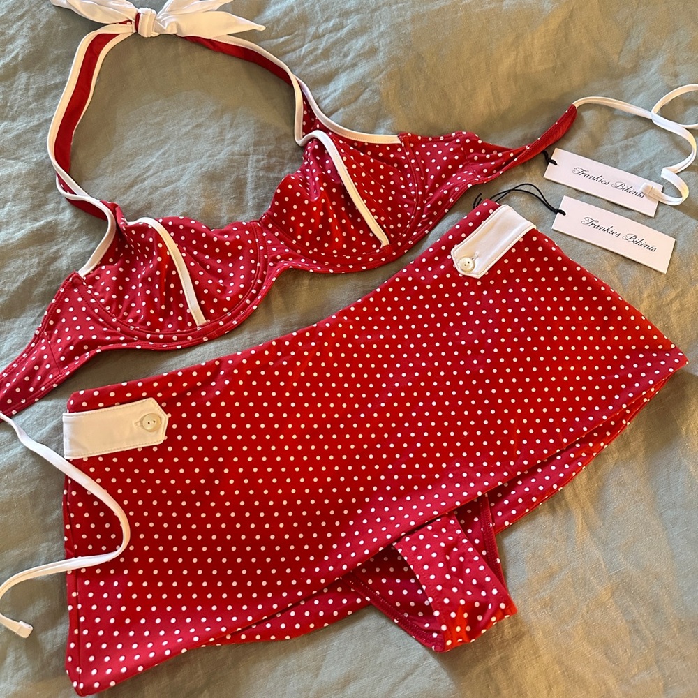 Frankie's Bikinis Clover Skirt and Fin Underwire Top Set